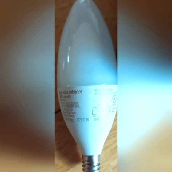 Philips Hue White Ambiance Decorative Candle 40W Dimmable LED Smart Bulb. - Picture 3 of 8